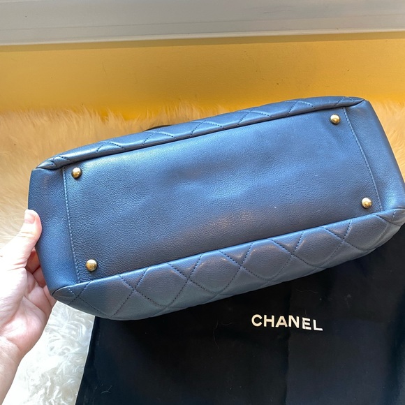 Authentic Chanel tote - Picture 16 of 16